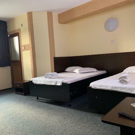 Hotel Monte Carlo 皮特什蒂 外观 照片