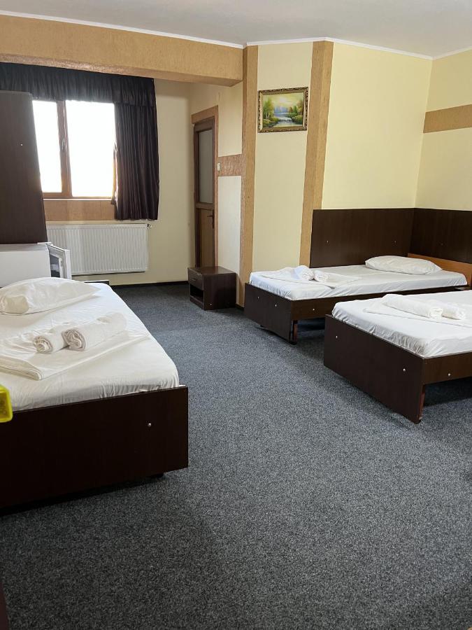 Hotel Monte Carlo 皮特什蒂 外观 照片
