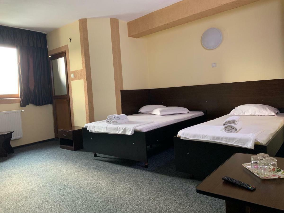 Hotel Monte Carlo 皮特什蒂 外观 照片
